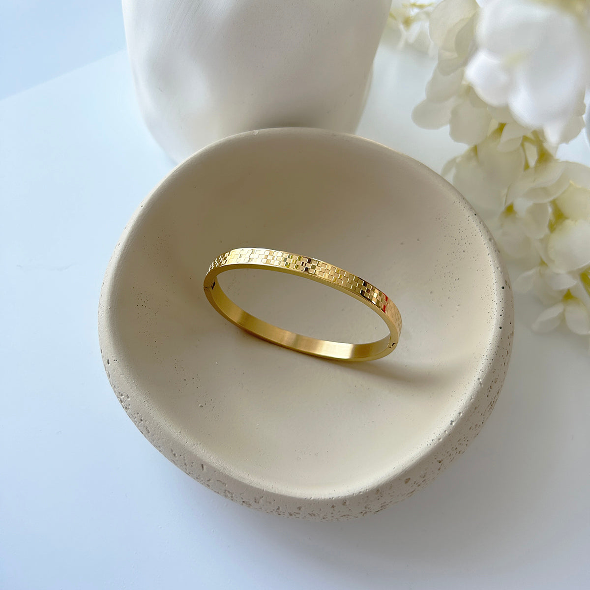 Dorothy / /BANGLE
