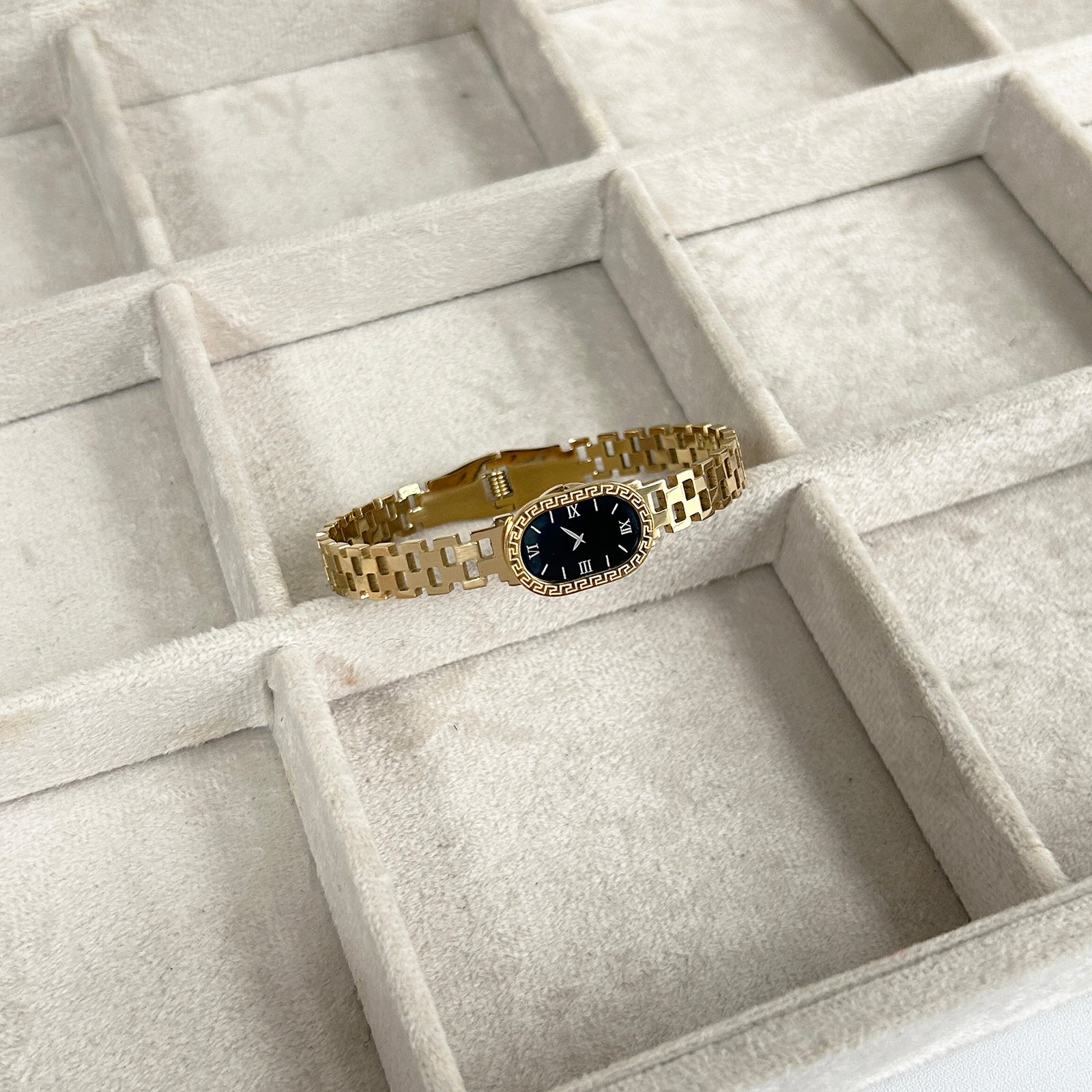 Genevieve / / BANGLE