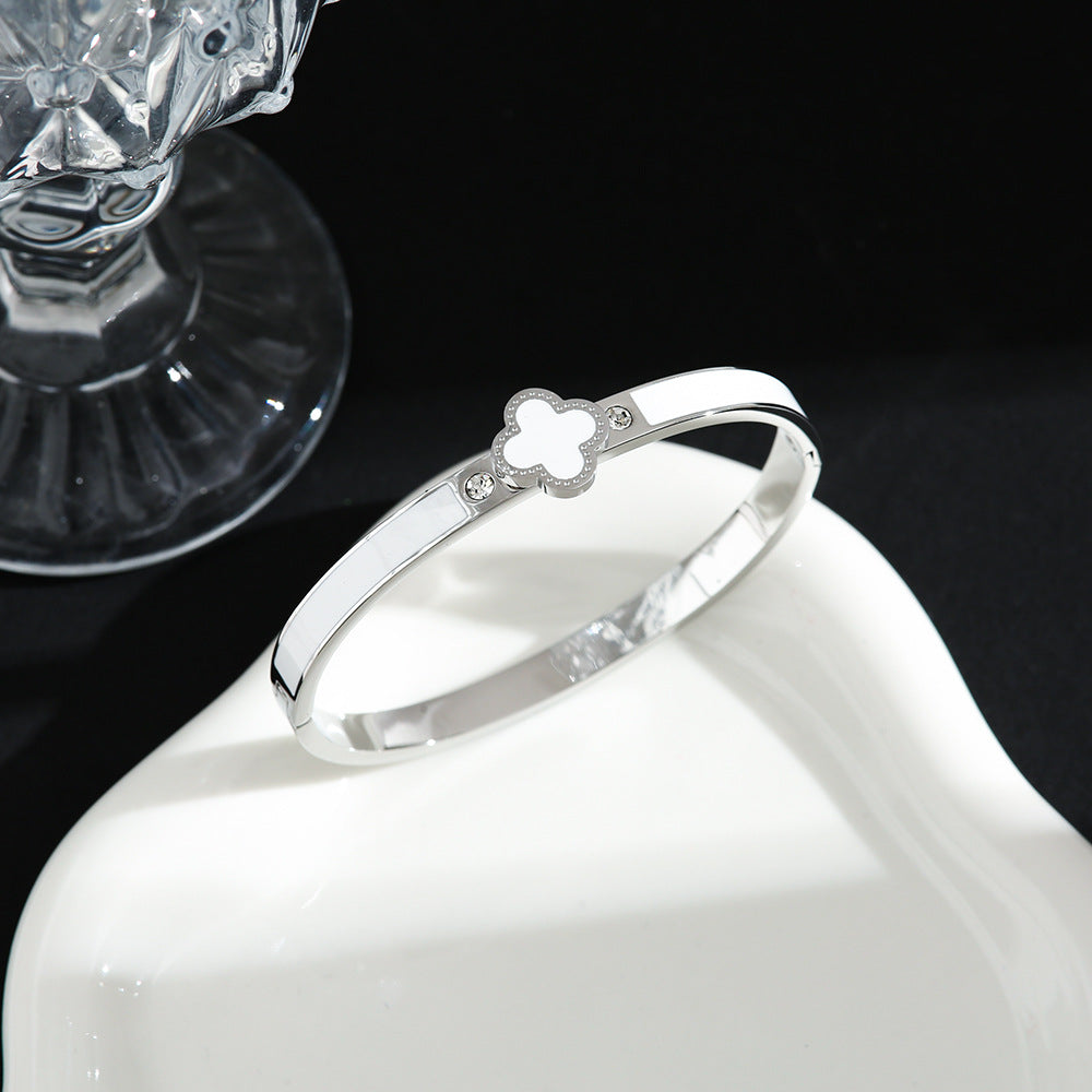 MARIA // BANGLE / / SILVER