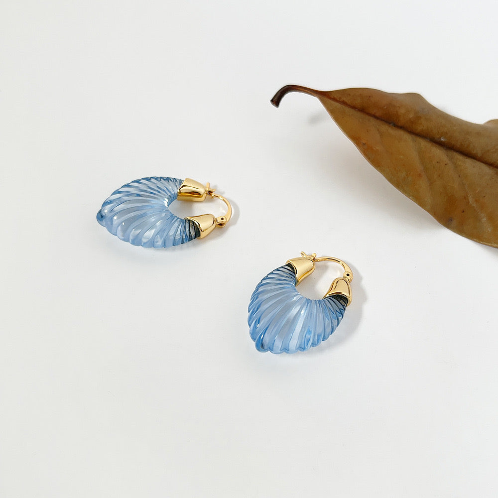 Handbags / / Earrings