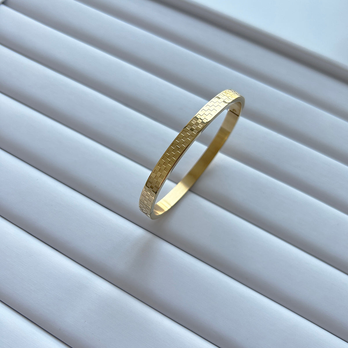 Dorothy / /BANGLE