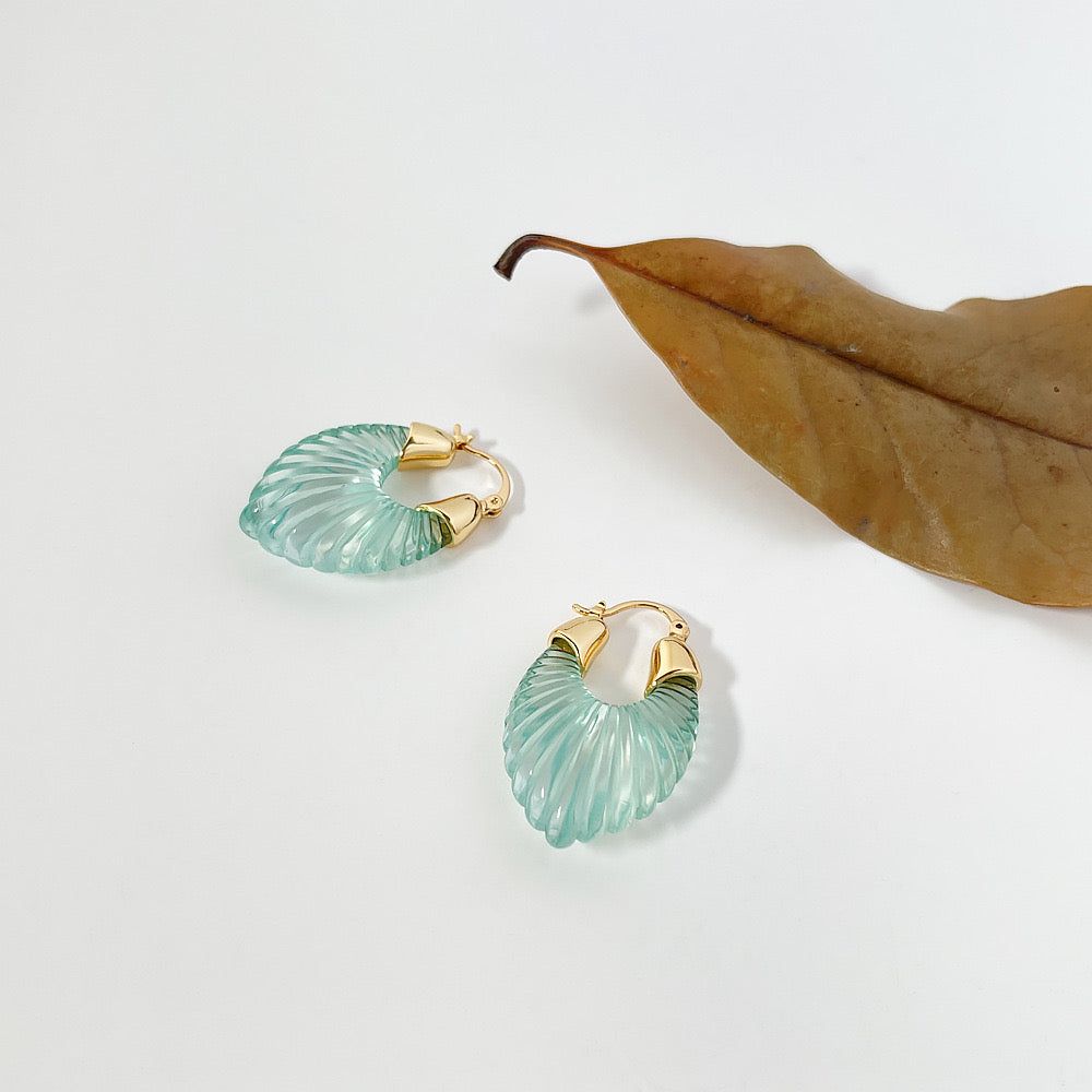 Handbags / / Earrings