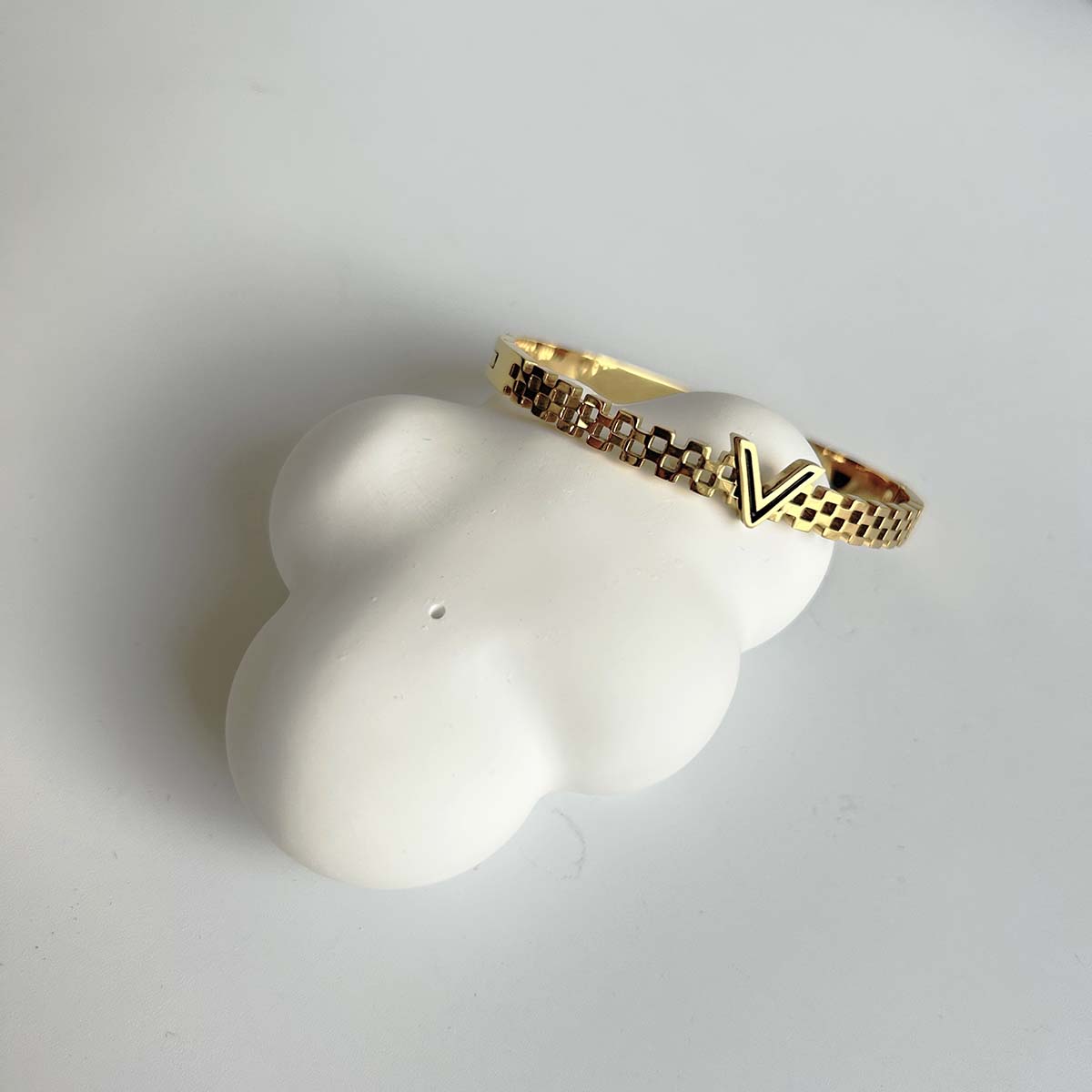 VV SKELETON // BANGLE