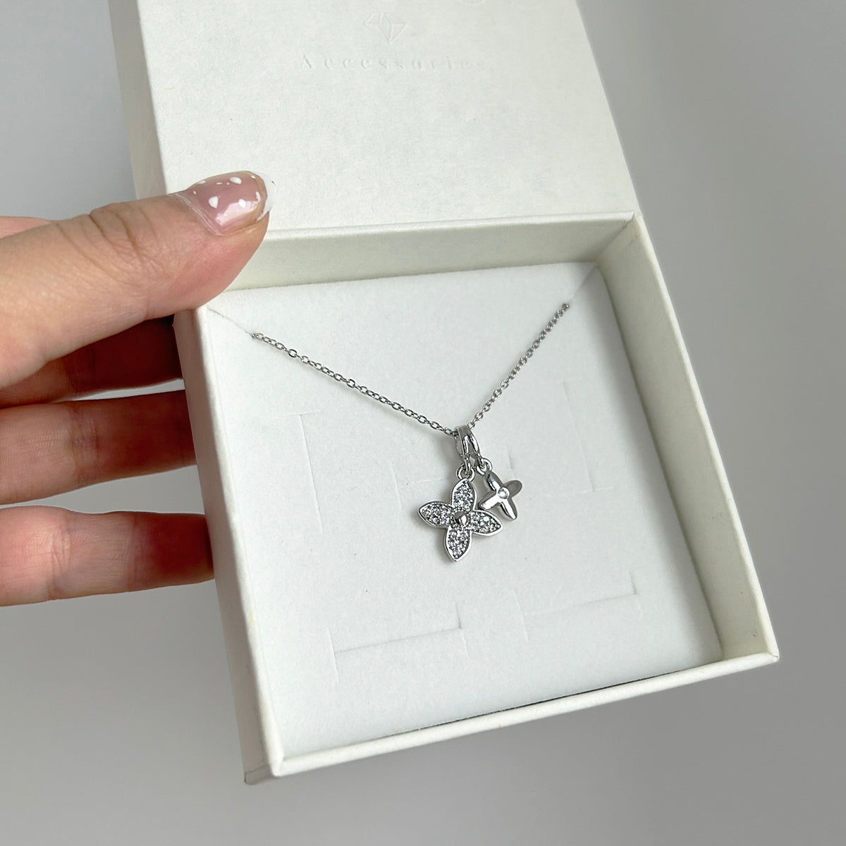 Sylvia / / NECKLACES