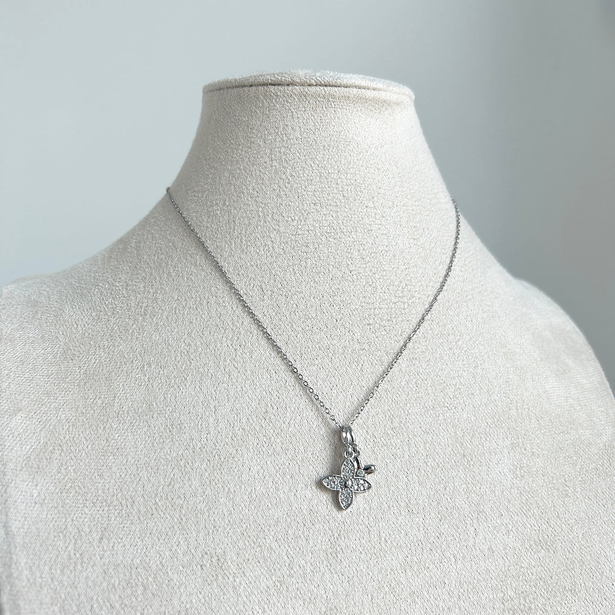 Sylvia / / NECKLACES