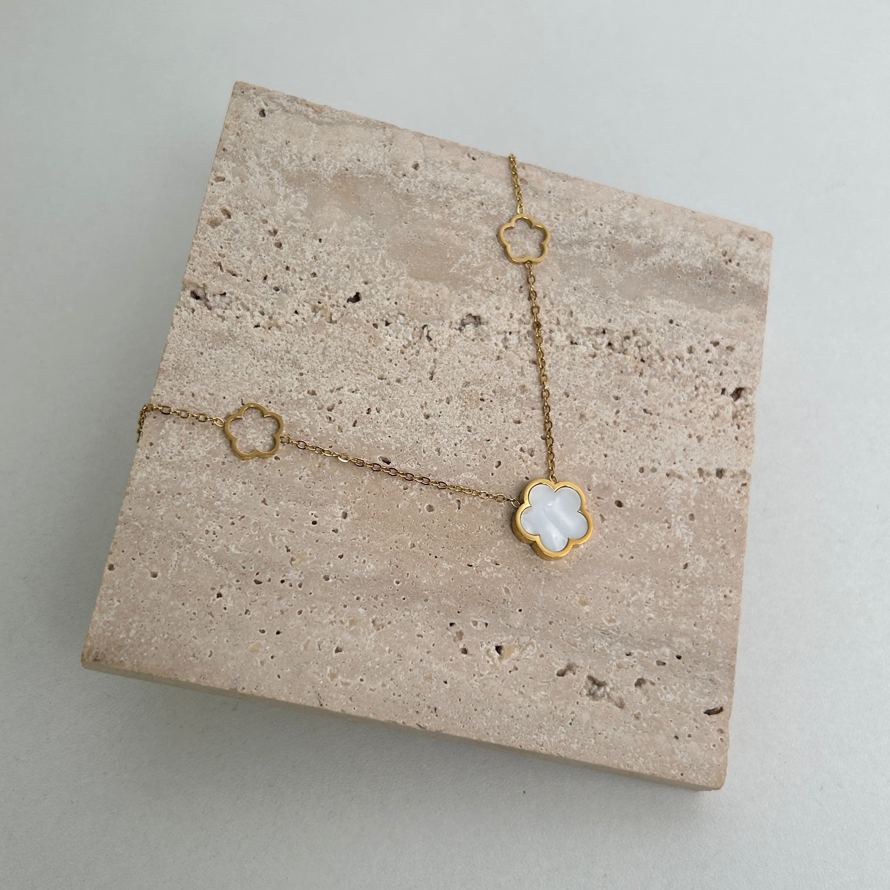 Hedda / / Necklace
