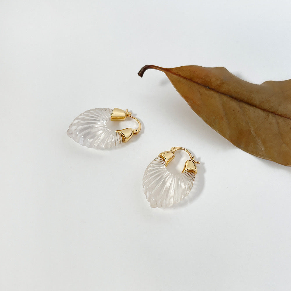 Handbags / / Earrings