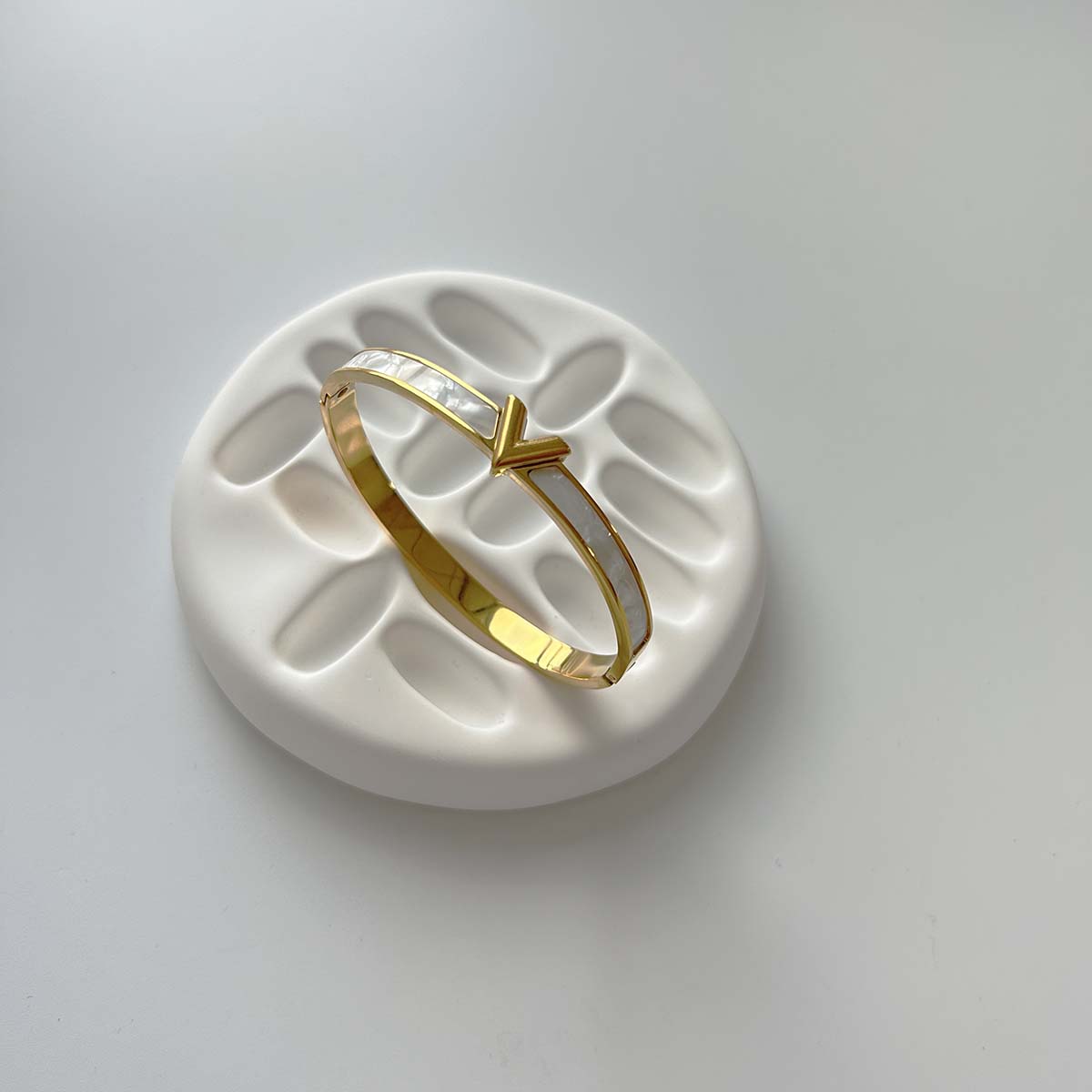 VV GOLD // BANGLE