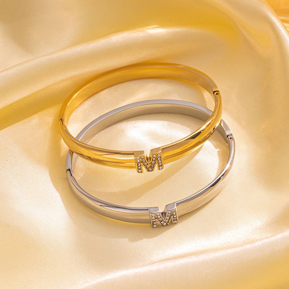 Constance / / BANGLE