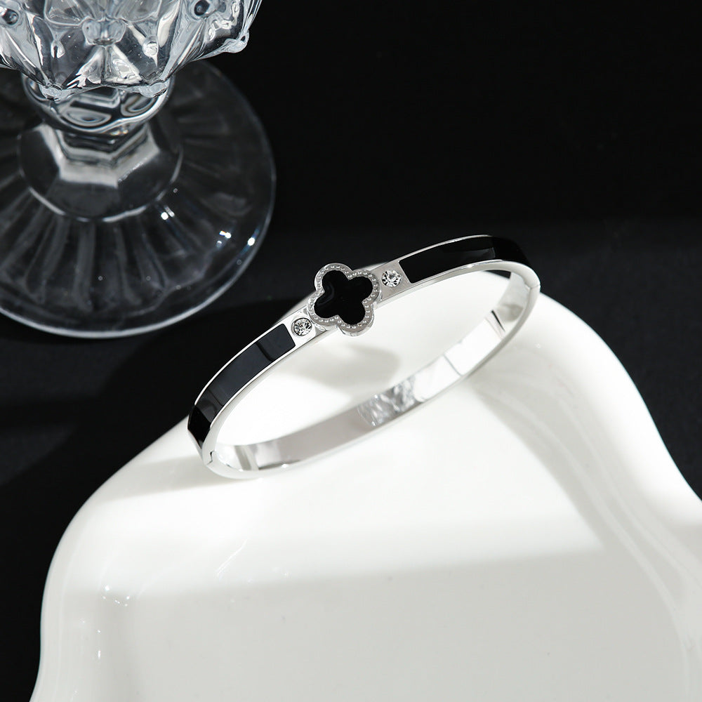 MARIA // BANGLE / / SILVER
