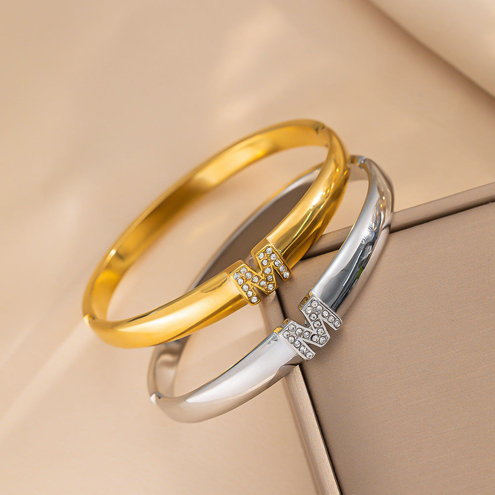 Constance / / BANGLE