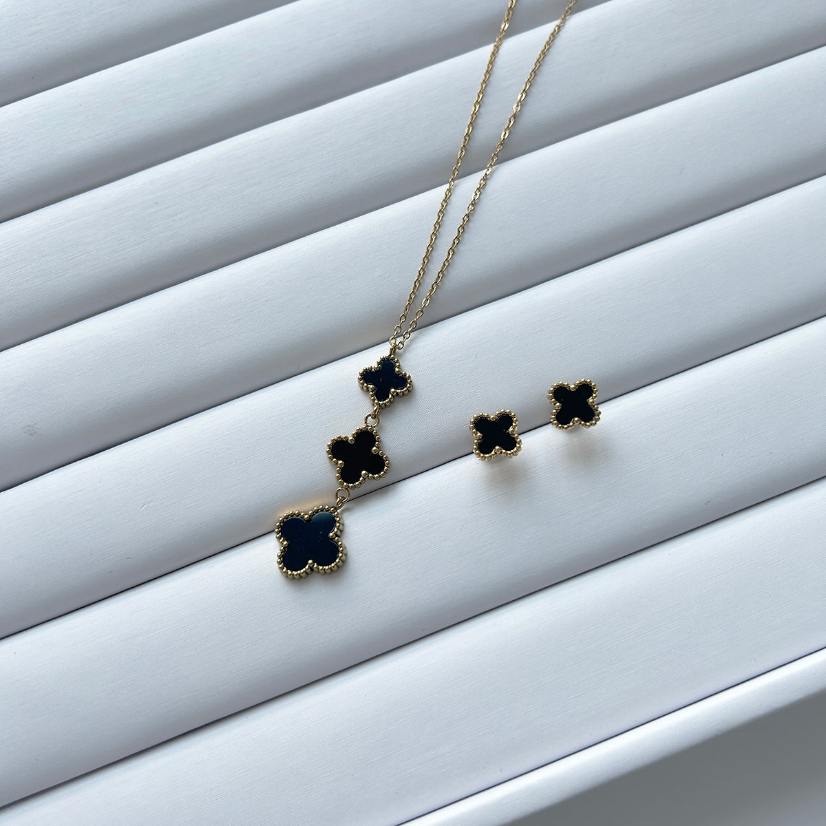 Violet / / NECKLACES