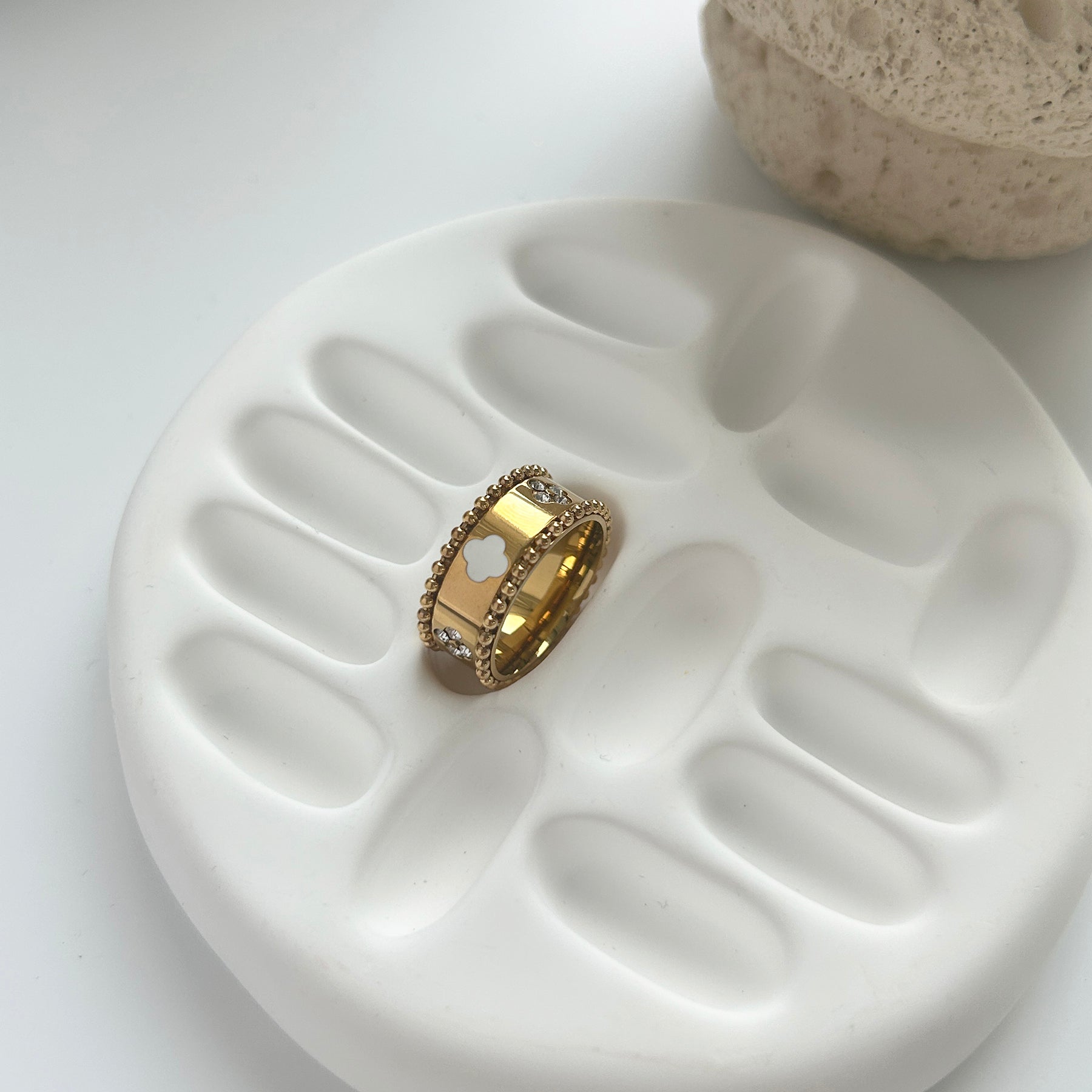 Three colors / / Ring