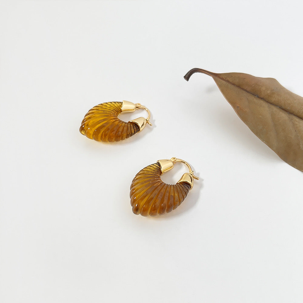 Handbags / / Earrings