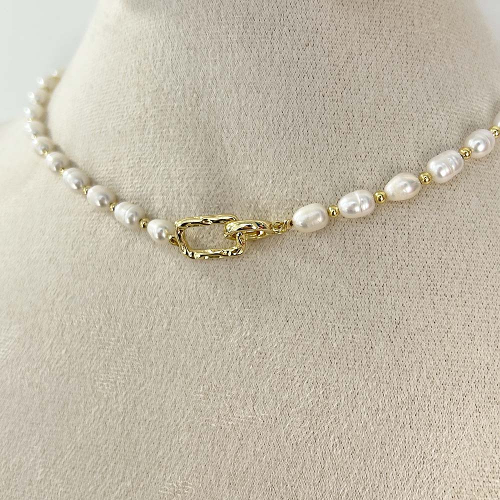 Baroque pearl necklace