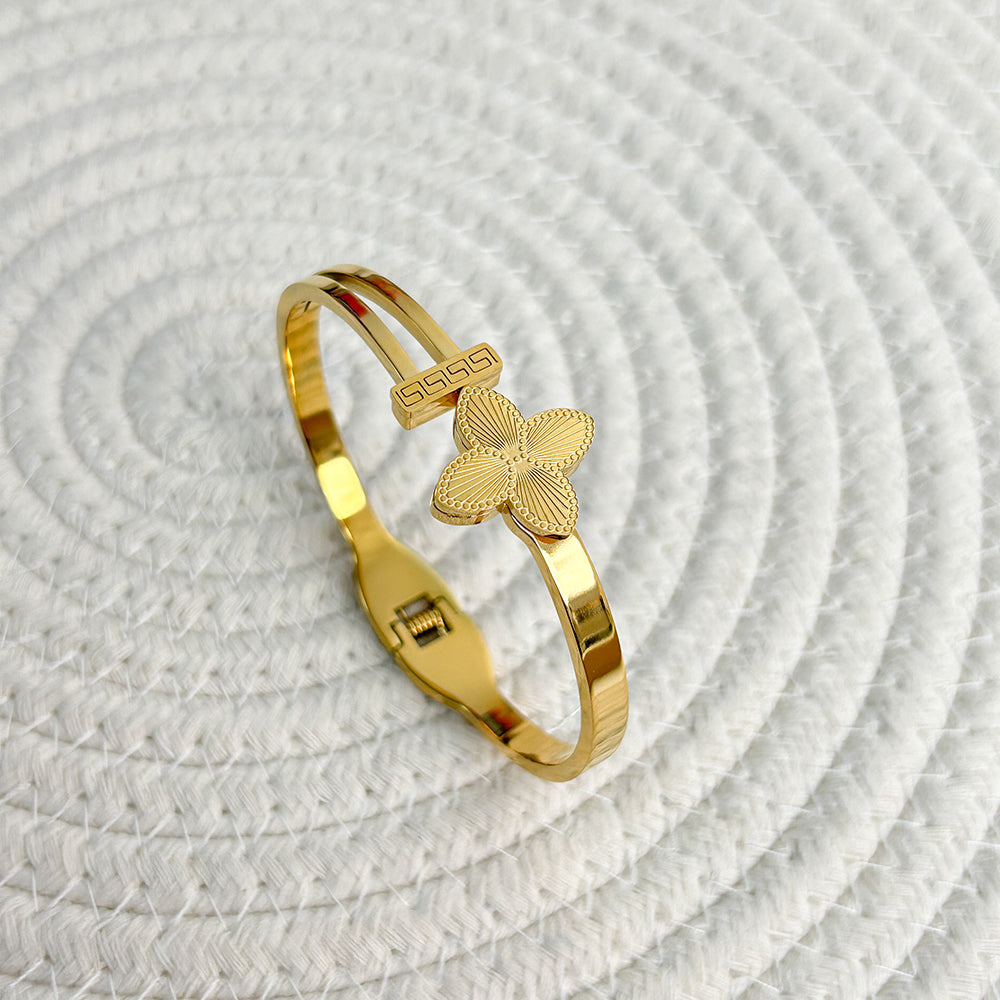 ABOUT QUEEN // BRACELET