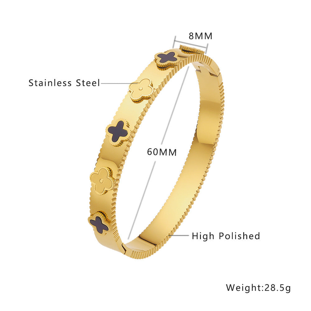 Black and white flowers / / Bangle