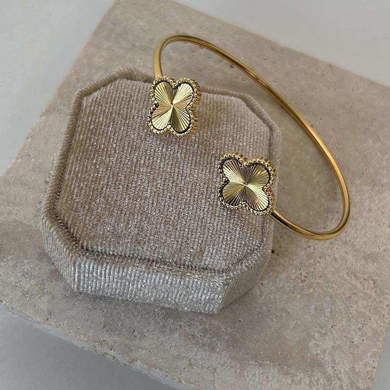 FLOWERS / BANGLE