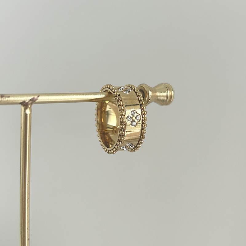 CLOVER / RING